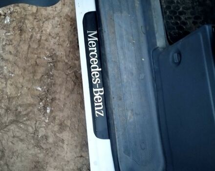 Белый Мерседес Вито, объемом двигателя 2.2 л и пробегом 296 тыс. км за 10400 $, фото 1 на Automoto.ua