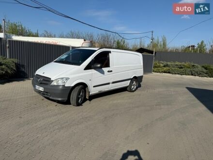 Белый Мерседес Вито, объемом двигателя 2.15 л и пробегом 420 тыс. км за 8000 $, фото 1 на Automoto.ua