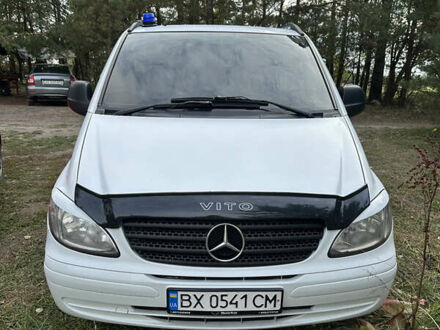 Белый Мерседес Вито, объемом двигателя 2.15 л и пробегом 290 тыс. км за 10500 $, фото 1 на Automoto.ua