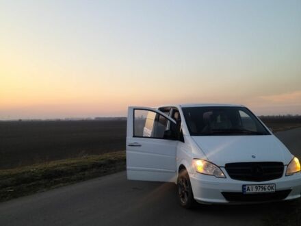 Белый Мерседес Вито, объемом двигателя 2.1 л и пробегом 294 тыс. км за 11000 $, фото 1 на Automoto.ua