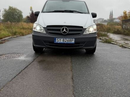 Белый Мерседес Вито, объемом двигателя 2.2 л и пробегом 240 тыс. км за 2450 $, фото 1 на Automoto.ua