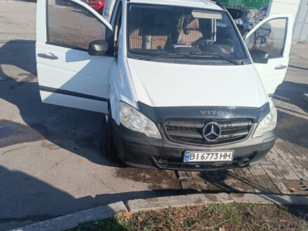 Білий Мерседес Віто, об'ємом двигуна 2.14 л та пробігом 320 тис. км за 9000 $, фото 1 на Automoto.ua