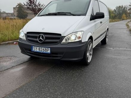 Белый Мерседес Вито, объемом двигателя 2.2 л и пробегом 240 тыс. км за 2500 $, фото 1 на Automoto.ua
