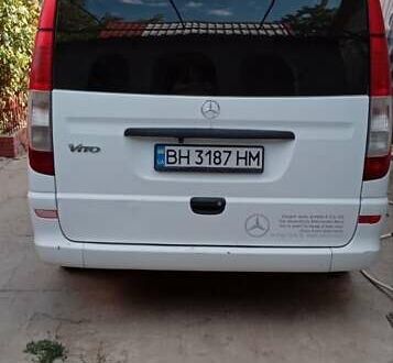 Белый Мерседес Вито, объемом двигателя 2.14 л и пробегом 220 тыс. км за 12500 $, фото 1 на Automoto.ua