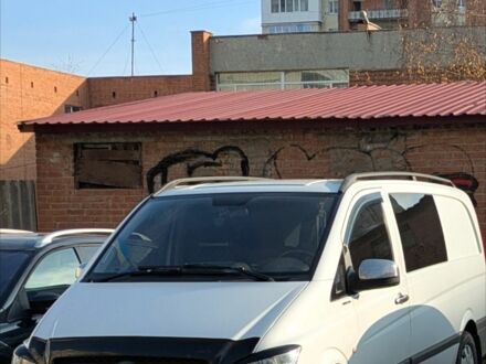 Белый Мерседес Вито, объемом двигателя 2 л и пробегом 320 тыс. км за 10000 $, фото 1 на Automoto.ua