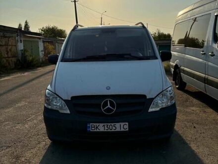 Белый Мерседес Вито, объемом двигателя 2.14 л и пробегом 208 тыс. км за 12000 $, фото 1 на Automoto.ua