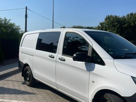 Білий Мерседес Віто, об'ємом двигуна 2.14 л та пробігом 274 тис. км за 17500 $, фото 1 на Automoto.ua