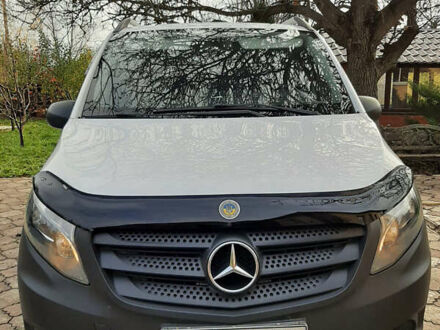 Белый Мерседес Вито, объемом двигателя 1.6 л и пробегом 247 тыс. км за 17500 $, фото 1 на Automoto.ua