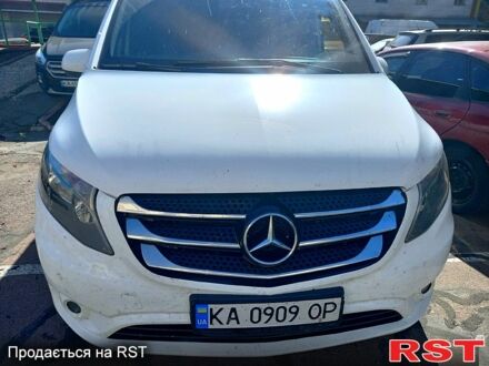 Белый Мерседес Вито, объемом двигателя 2 л и пробегом 325 тыс. км за 20000 $, фото 1 на Automoto.ua