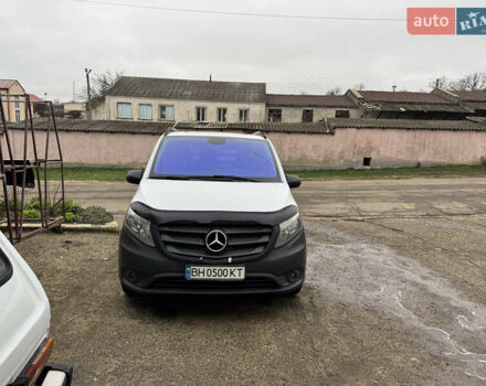 Белый Мерседес Вито, объемом двигателя 2.14 л и пробегом 308 тыс. км за 15500 $, фото 1 на Automoto.ua