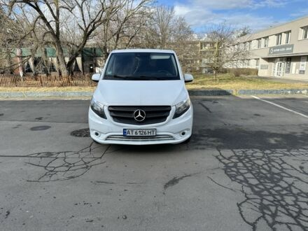 Белый Мерседес Вито, объемом двигателя 2.1 л и пробегом 295 тыс. км за 25000 $, фото 1 на Automoto.ua