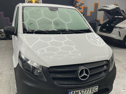 Белый Мерседес Вито, объемом двигателя 0 л и пробегом 206 тыс. км за 17500 $, фото 1 на Automoto.ua