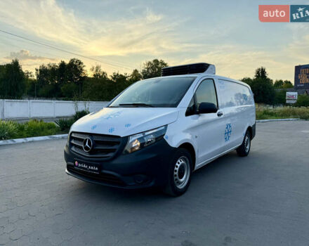 Белый Мерседес Вито, объемом двигателя 2.2 л и пробегом 225 тыс. км за 23500 $, фото 1 на Automoto.ua