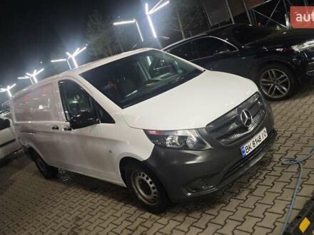 Белый Мерседес Вито, объемом двигателя 2.14 л и пробегом 440 тыс. км за 21500 $, фото 1 на Automoto.ua
