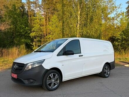 Белый Мерседес Вито, объемом двигателя 2.1 л и пробегом 292 тыс. км за 16999 $, фото 1 на Automoto.ua
