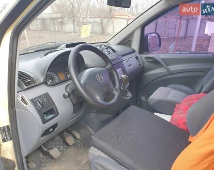 Бежевый Мерседес Вито, объемом двигателя 2.1 л и пробегом 290 тыс. км за 9000 $, фото 4 на Automoto.ua