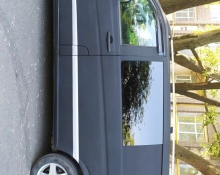 Черный Мерседес Вито, объемом двигателя 2.2 л и пробегом 390 тыс. км за 8000 $, фото 6 на Automoto.ua