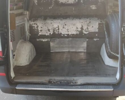 Черный Мерседес Вито, объемом двигателя 2.2 л и пробегом 390 тыс. км за 8000 $, фото 4 на Automoto.ua