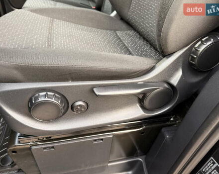 Черный Мерседес Вито, объемом двигателя 2 л и пробегом 217 тыс. км за 28000 $, фото 15 на Automoto.ua