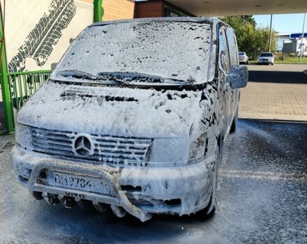 Черный Мерседес Вито, объемом двигателя 2.1 л и пробегом 295 тыс. км за 4200 $, фото 1 на Automoto.ua