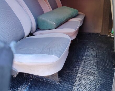 Черный Мерседес Вито, объемом двигателя 2.1 л и пробегом 295 тыс. км за 4200 $, фото 3 на Automoto.ua