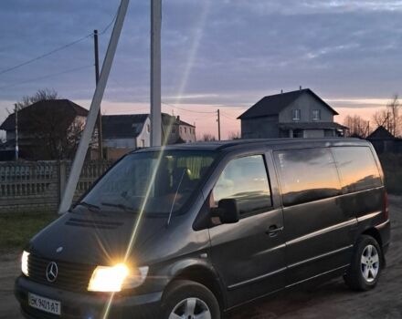 Черный Мерседес Вито, объемом двигателя 2.1 л и пробегом 485 тыс. км за 3990 $, фото 2 на Automoto.ua