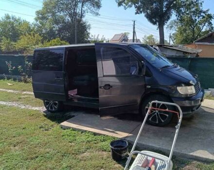 Черный Мерседес Вито, объемом двигателя 2.1 л и пробегом 480 тыс. км за 3000 $, фото 2 на Automoto.ua