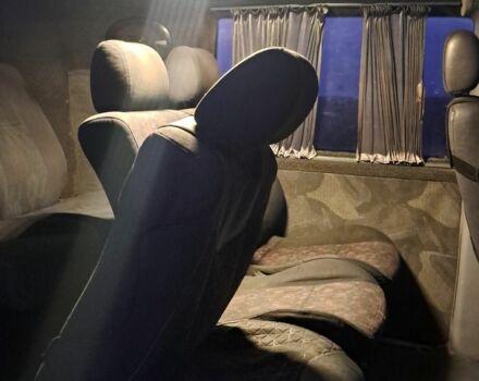 Черный Мерседес Вито, объемом двигателя 2.1 л и пробегом 485 тыс. км за 3990 $, фото 5 на Automoto.ua