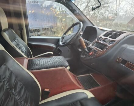 Черный Мерседес Вито, объемом двигателя 2.1 л и пробегом 420 тыс. км за 2500 $, фото 7 на Automoto.ua