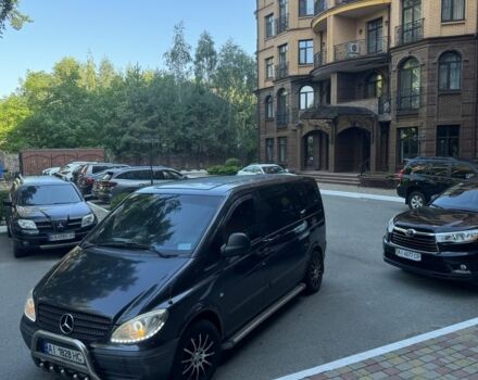 Черный Мерседес Вито, объемом двигателя 2.1 л и пробегом 485 тыс. км за 6800 $, фото 2 на Automoto.ua