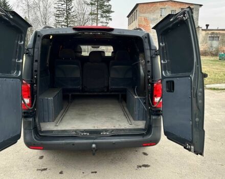 Черный Мерседес Вито, объемом двигателя 1.6 л и пробегом 111 тыс. км за 15000 $, фото 9 на Automoto.ua