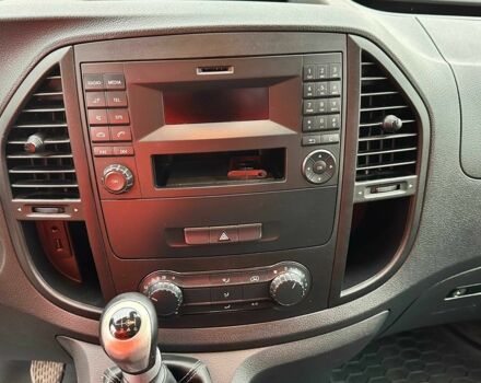 Черный Мерседес Вито, объемом двигателя 1.6 л и пробегом 111 тыс. км за 15000 $, фото 17 на Automoto.ua