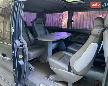 Черный Мерседес Вито, объемом двигателя 2.3 л и пробегом 300 тыс. км за 6300 $, фото 4 на Automoto.ua