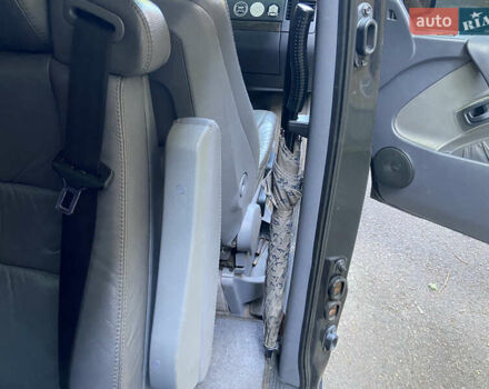 Черный Мерседес Вито, объемом двигателя 2.3 л и пробегом 300 тыс. км за 6300 $, фото 2 на Automoto.ua