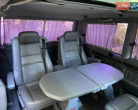 Черный Мерседес Вито, объемом двигателя 2.3 л и пробегом 300 тыс. км за 6300 $, фото 5 на Automoto.ua