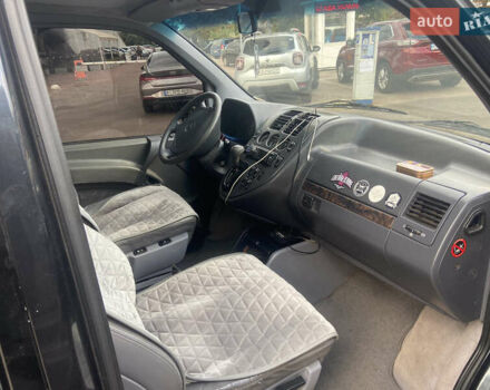 Черный Мерседес Вито, объемом двигателя 2.3 л и пробегом 300 тыс. км за 6300 $, фото 13 на Automoto.ua