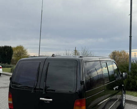 Черный Мерседес Вито, объемом двигателя 2.2 л и пробегом 430 тыс. км за 4500 $, фото 1 на Automoto.ua