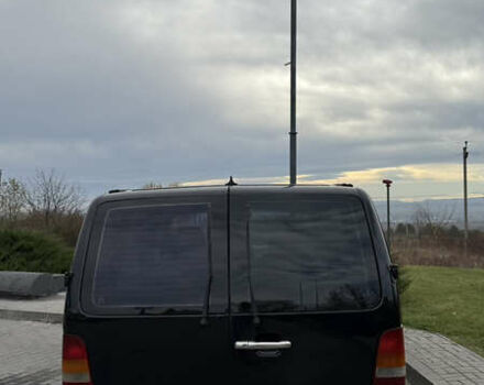 Черный Мерседес Вито, объемом двигателя 2.2 л и пробегом 430 тыс. км за 4500 $, фото 2 на Automoto.ua