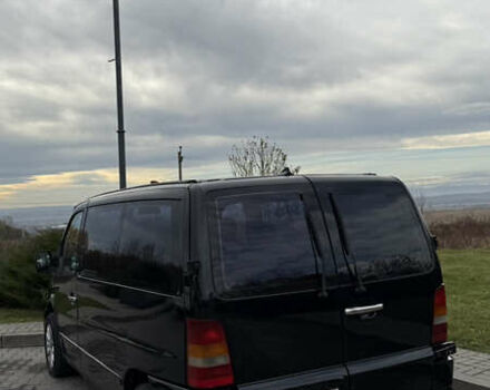 Черный Мерседес Вито, объемом двигателя 2.2 л и пробегом 430 тыс. км за 4500 $, фото 4 на Automoto.ua