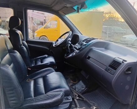 Черный Мерседес Вито, объемом двигателя 2.2 л и пробегом 360 тыс. км за 4300 $, фото 6 на Automoto.ua