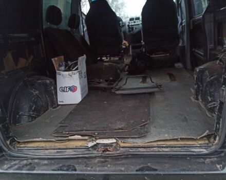 Чорний Мерседес Віто, об'ємом двигуна 2.2 л та пробігом 400 тис. км за 2950 $, фото 7 на Automoto.ua