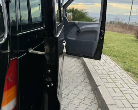 Черный Мерседес Вито, объемом двигателя 2.2 л и пробегом 430 тыс. км за 4500 $, фото 19 на Automoto.ua