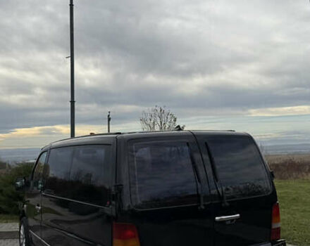 Черный Мерседес Вито, объемом двигателя 2.2 л и пробегом 430 тыс. км за 4500 $, фото 3 на Automoto.ua