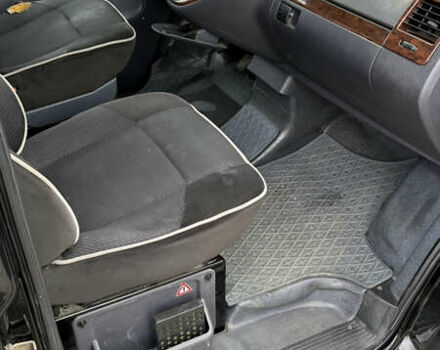 Черный Мерседес Вито, объемом двигателя 2.2 л и пробегом 430 тыс. км за 4500 $, фото 11 на Automoto.ua