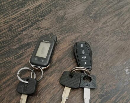 Черный Мерседес Вито, объемом двигателя 0 л и пробегом 490 тыс. км за 3850 $, фото 3 на Automoto.ua