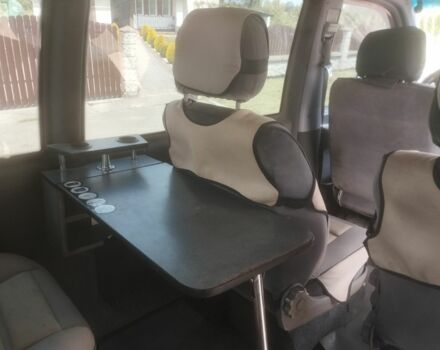 Черный Мерседес Вито, объемом двигателя 2.2 л и пробегом 260 тыс. км за 3000 $, фото 7 на Automoto.ua