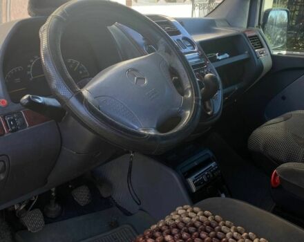 Черный Мерседес Вито, объемом двигателя 2.2 л и пробегом 260 тыс. км за 3000 $, фото 4 на Automoto.ua