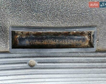 Черный Мерседес Вито, объемом двигателя 2.15 л и пробегом 260 тыс. км за 2161 $, фото 9 на Automoto.ua