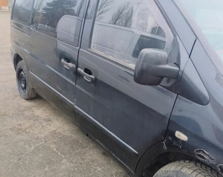 Черный Мерседес Вито, объемом двигателя 2.2 л и пробегом 240 тыс. км за 2900 $, фото 2 на Automoto.ua