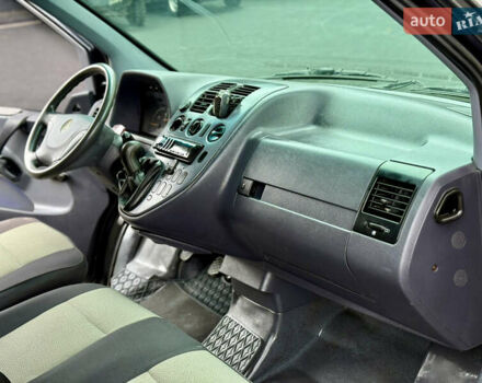 Черный Мерседес Вито, объемом двигателя 2.2 л и пробегом 370 тыс. км за 4699 $, фото 43 на Automoto.ua